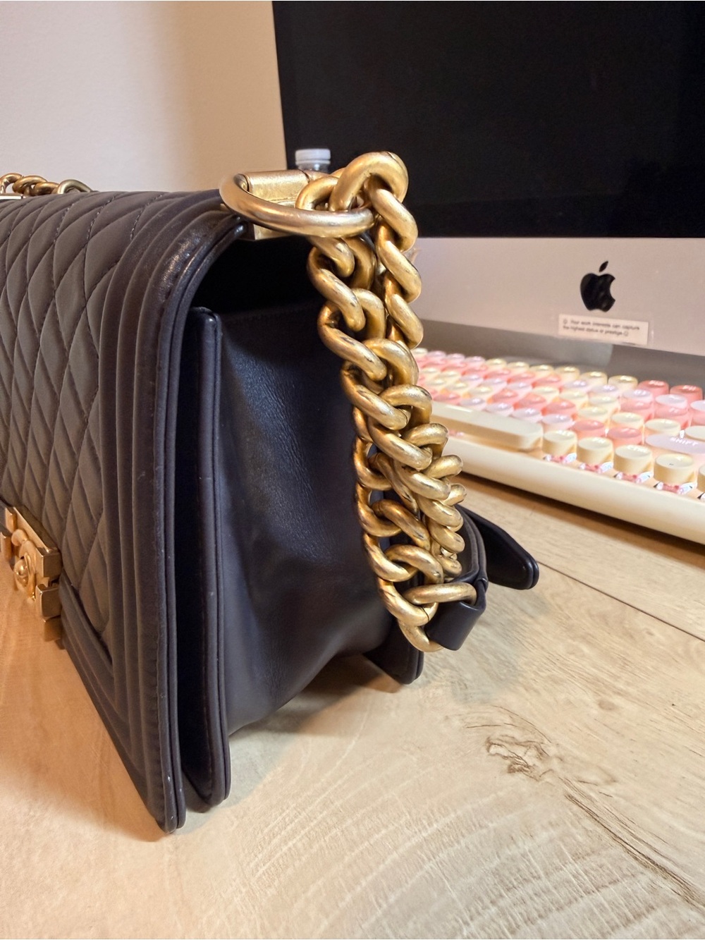 CHANEL Leboy Shoulder Bag in dark purple with Gold Hardware - Picture 3 of 12